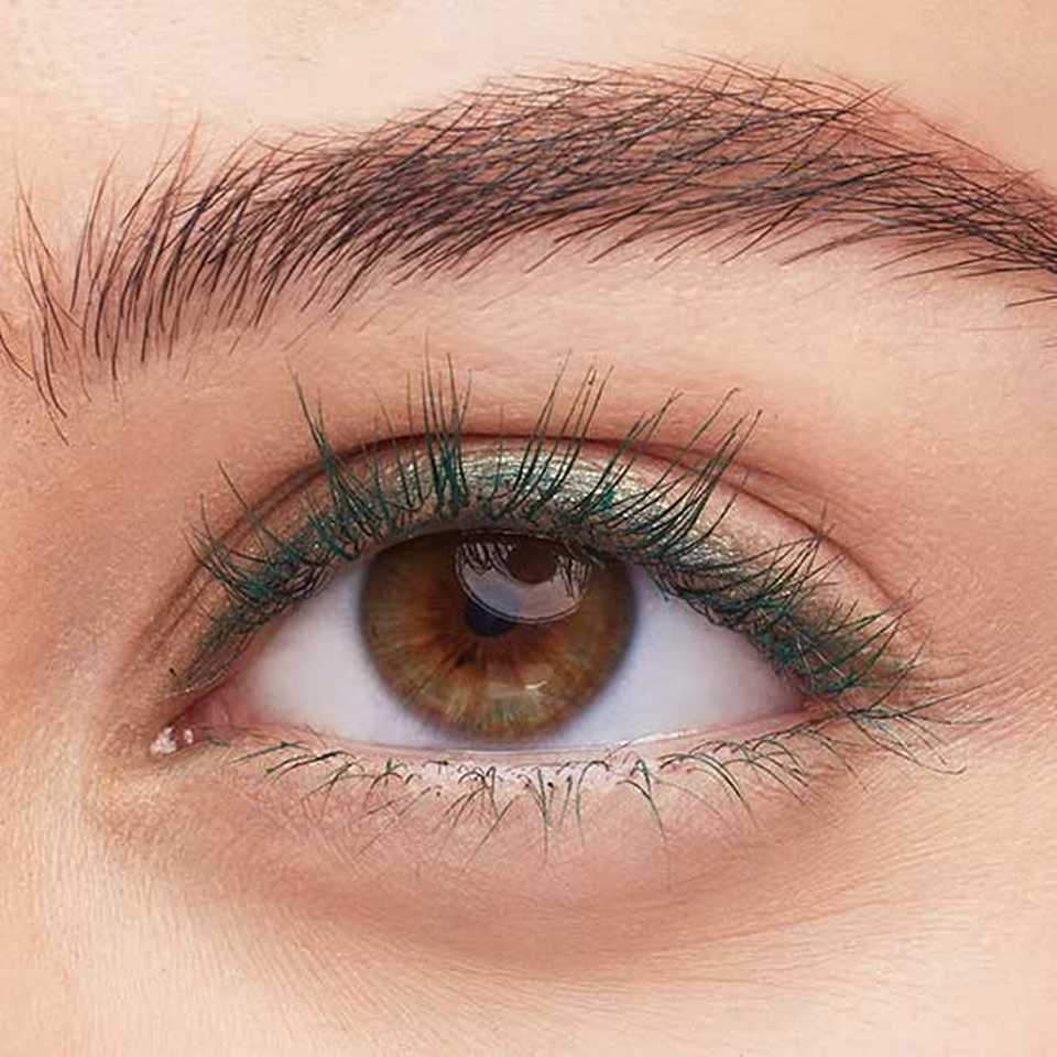 How to wear green mascara